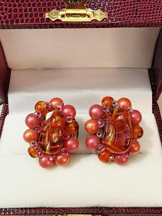 Jewelry - Vintage 1950s Coral Coloured Beaded Cluster Beaded Clip On Earrings